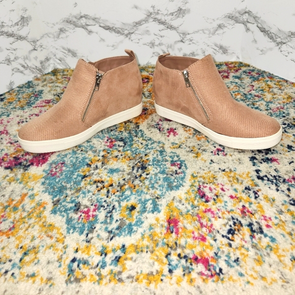 Time & Tru Blush Pink Faux Suede Wedge Zip Memory Foam Sneakers Size 8.5 - Picture 2 of 10